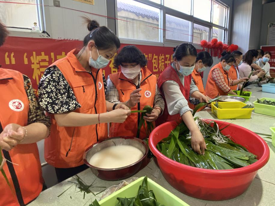1687229051100087312.png 青口供电所党支部联合生产生活服务中心分会、黄沙坨社区,共同举办“悠悠艾草香 浓浓端午情”系列活动。.png
