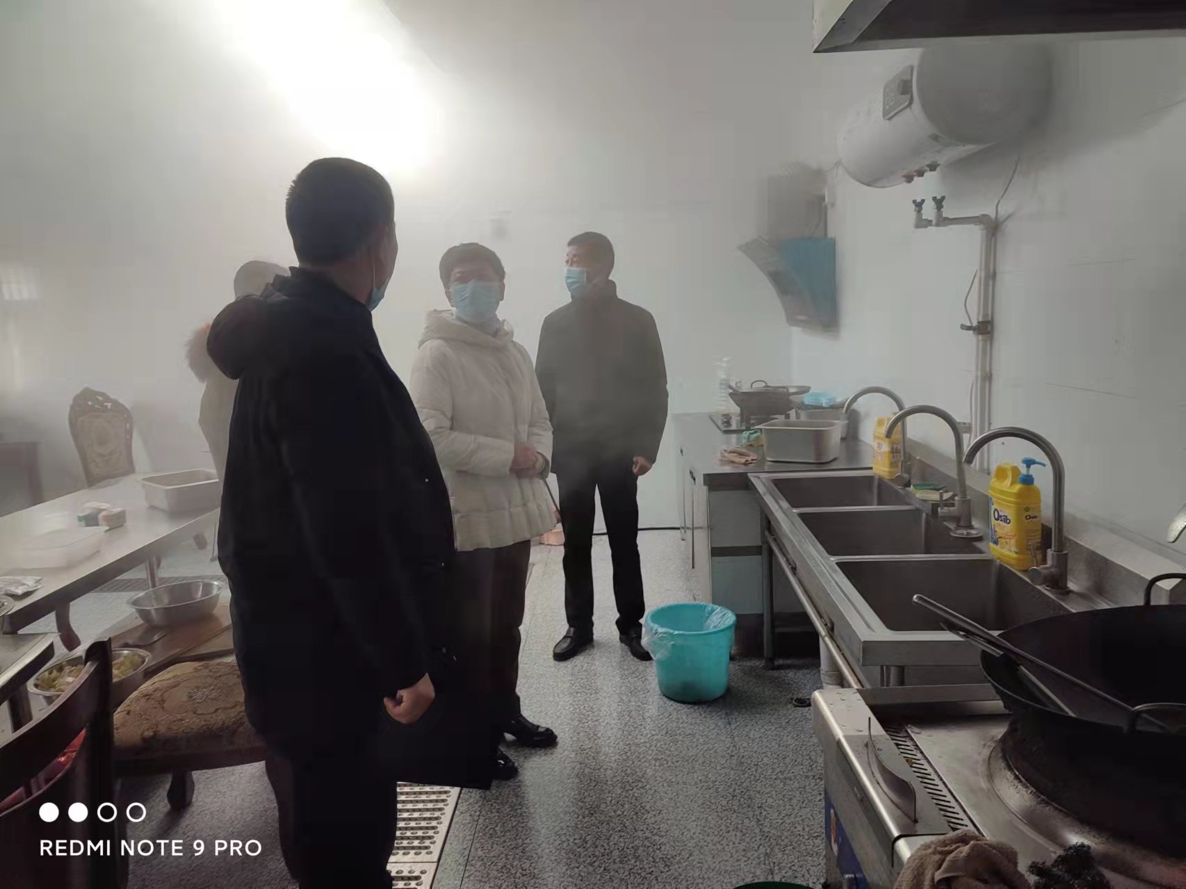 王书记在社区3.jpg